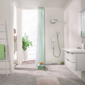 Hansgrohe_Rainmaker_Select_Shower_Select_Shower_Ambience_People
